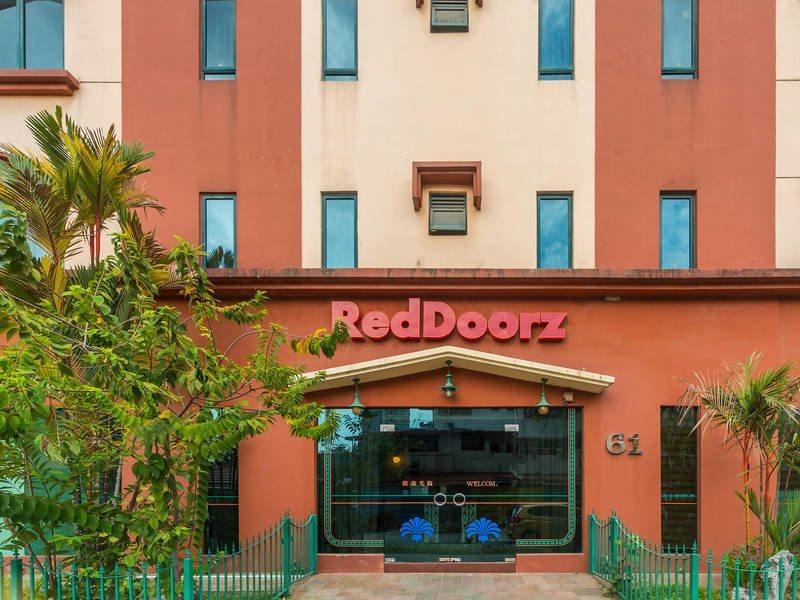 Отель Reddoorz At Geylang Сингапур Экстерьер фото