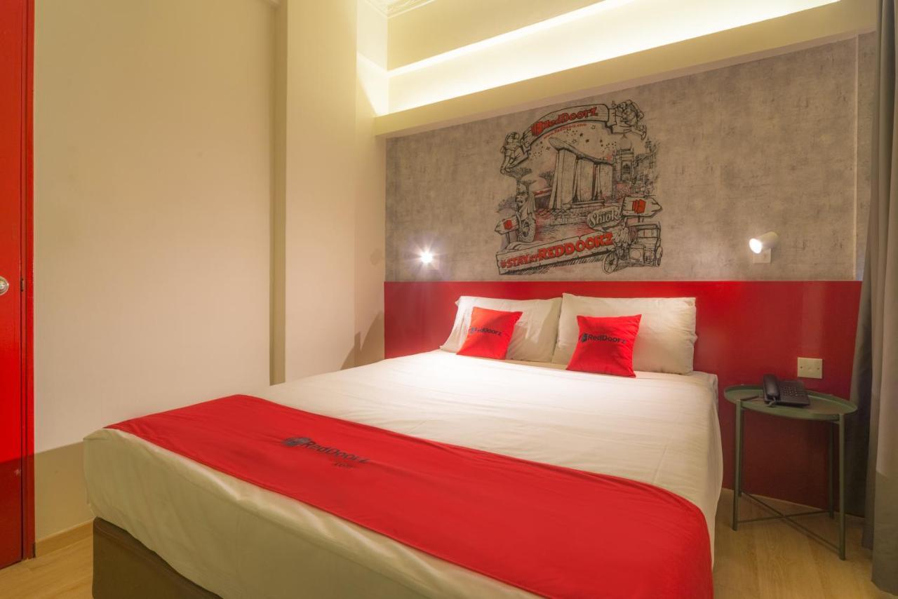 Отель Reddoorz At Geylang Сингапур Экстерьер фото
