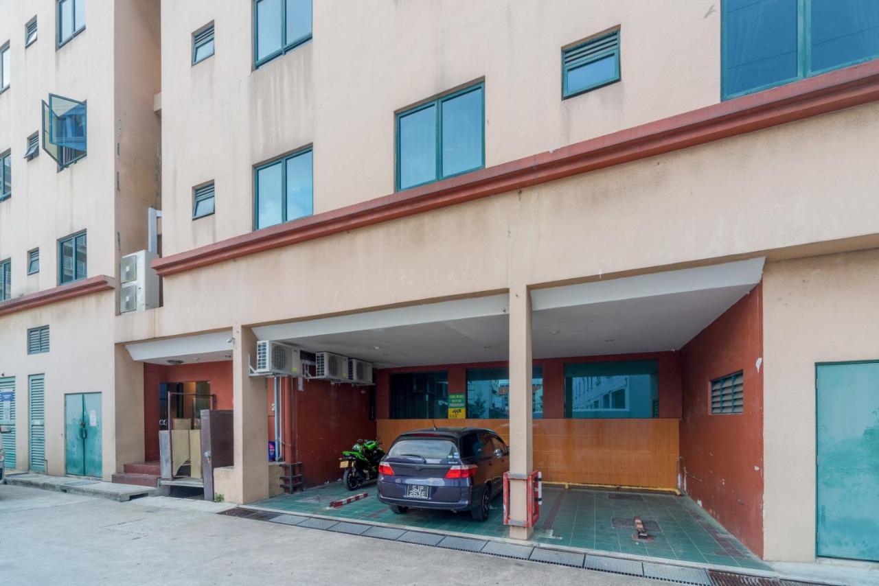 Отель Reddoorz At Geylang Сингапур Экстерьер фото