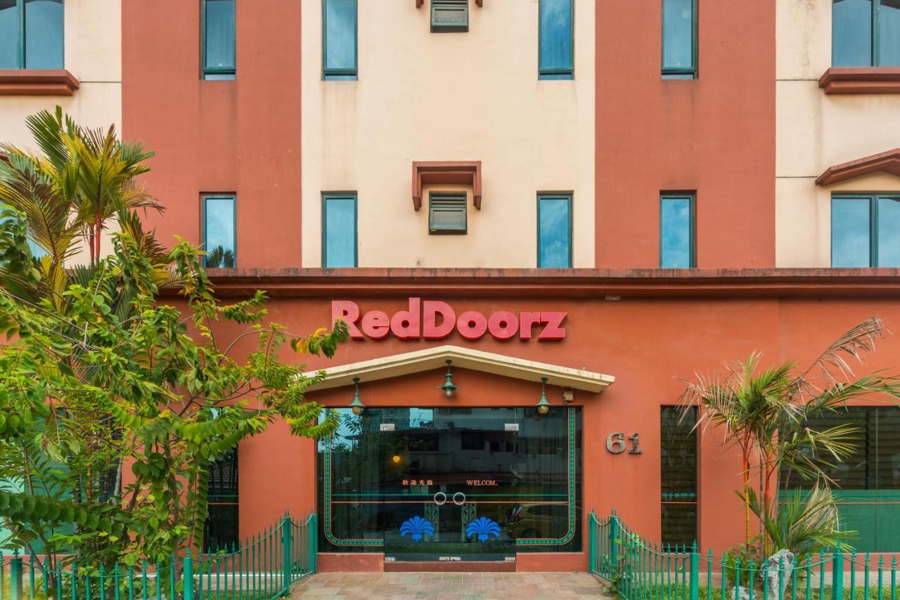 Отель Reddoorz At Geylang Сингапур Экстерьер фото